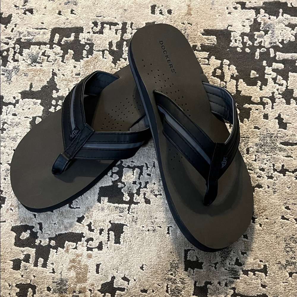 Dockers Men's Black Flip-Flops